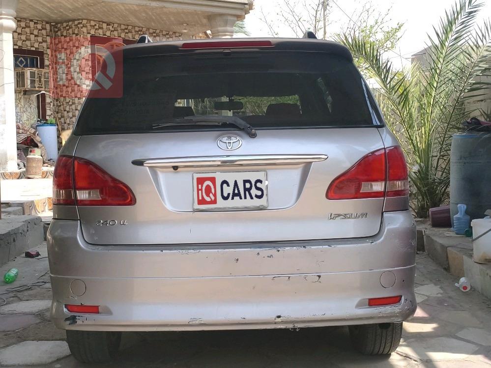 Toyota Ipsum